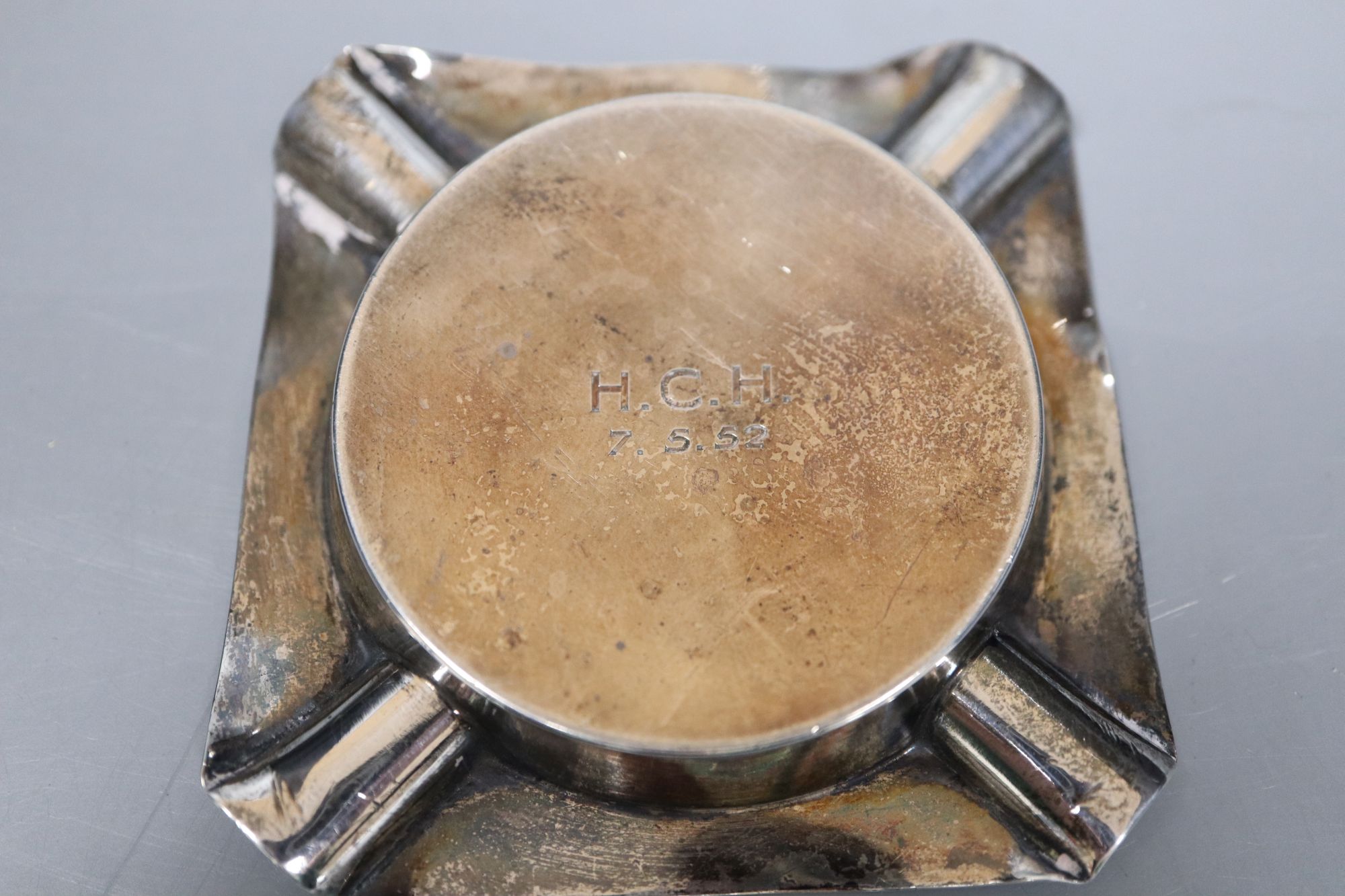 A small Edwardian silver cigarette box, 87mm and a small silver ashtray.